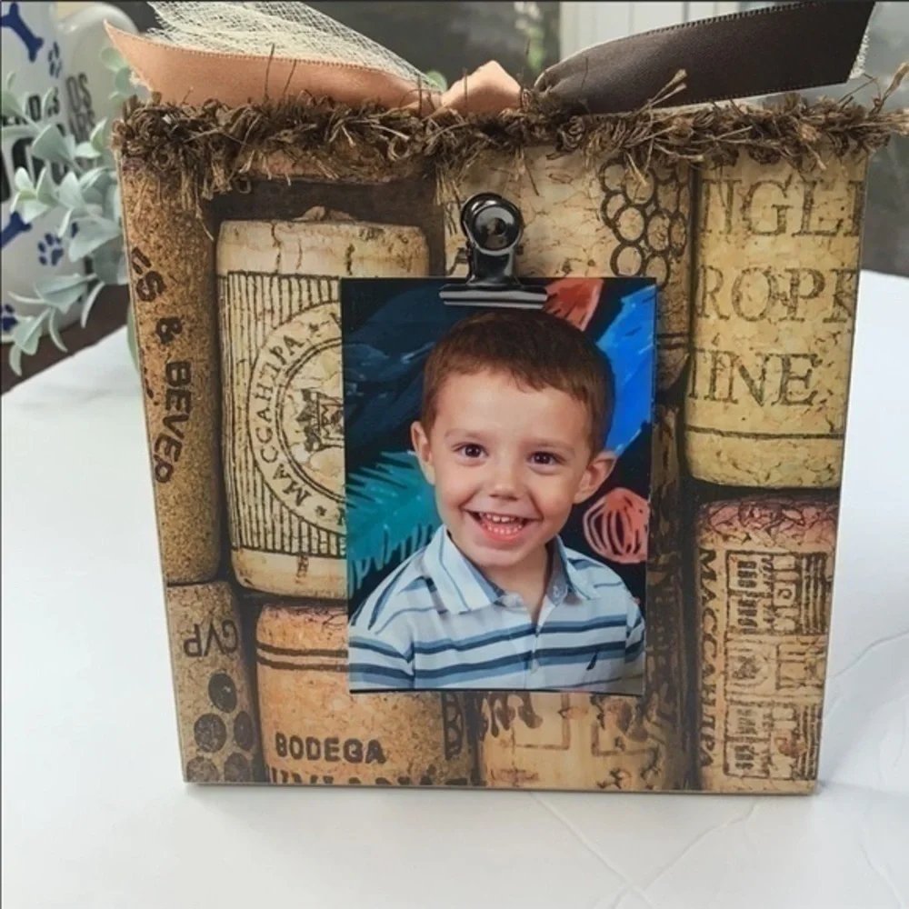 Tile photo holder